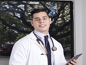 Dr. Jesús León
