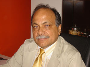 Dr. Luis A. Chacón