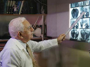 Dr. León Rodríguez Marrero